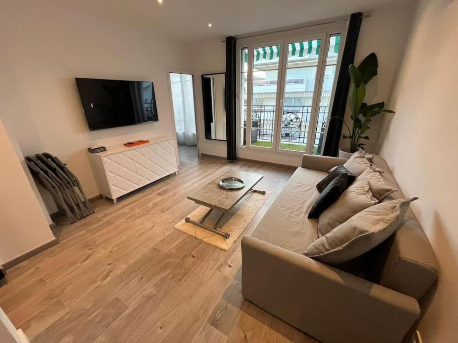 Vue Mer Le Montana Cannes Exteriör bild